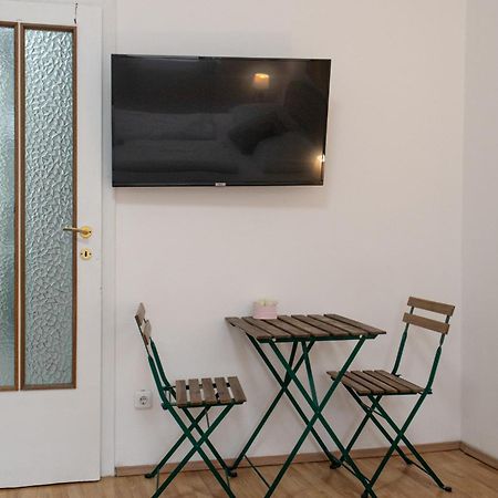 Budget City Stay - Near Wiener Stadthalle Ideal For Longstays Exterior photo