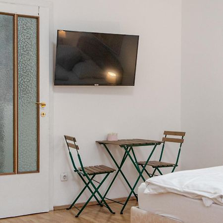 Budget City Stay - Near Wiener Stadthalle Ideal For Longstays Exterior photo