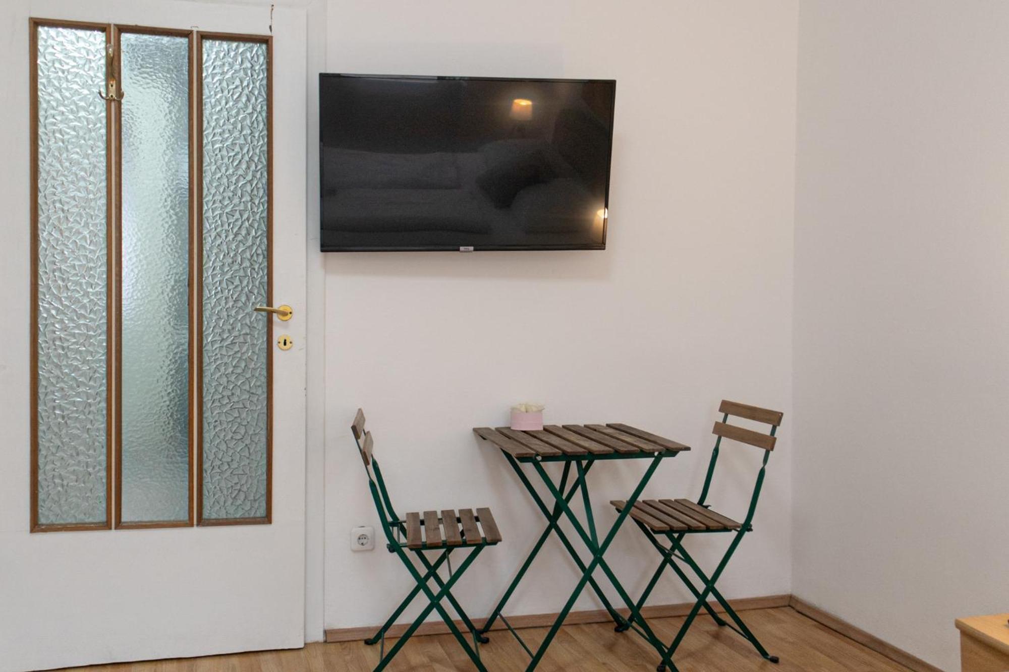 Budget City Stay - Near Wiener Stadthalle Ideal For Longstays Exterior photo
