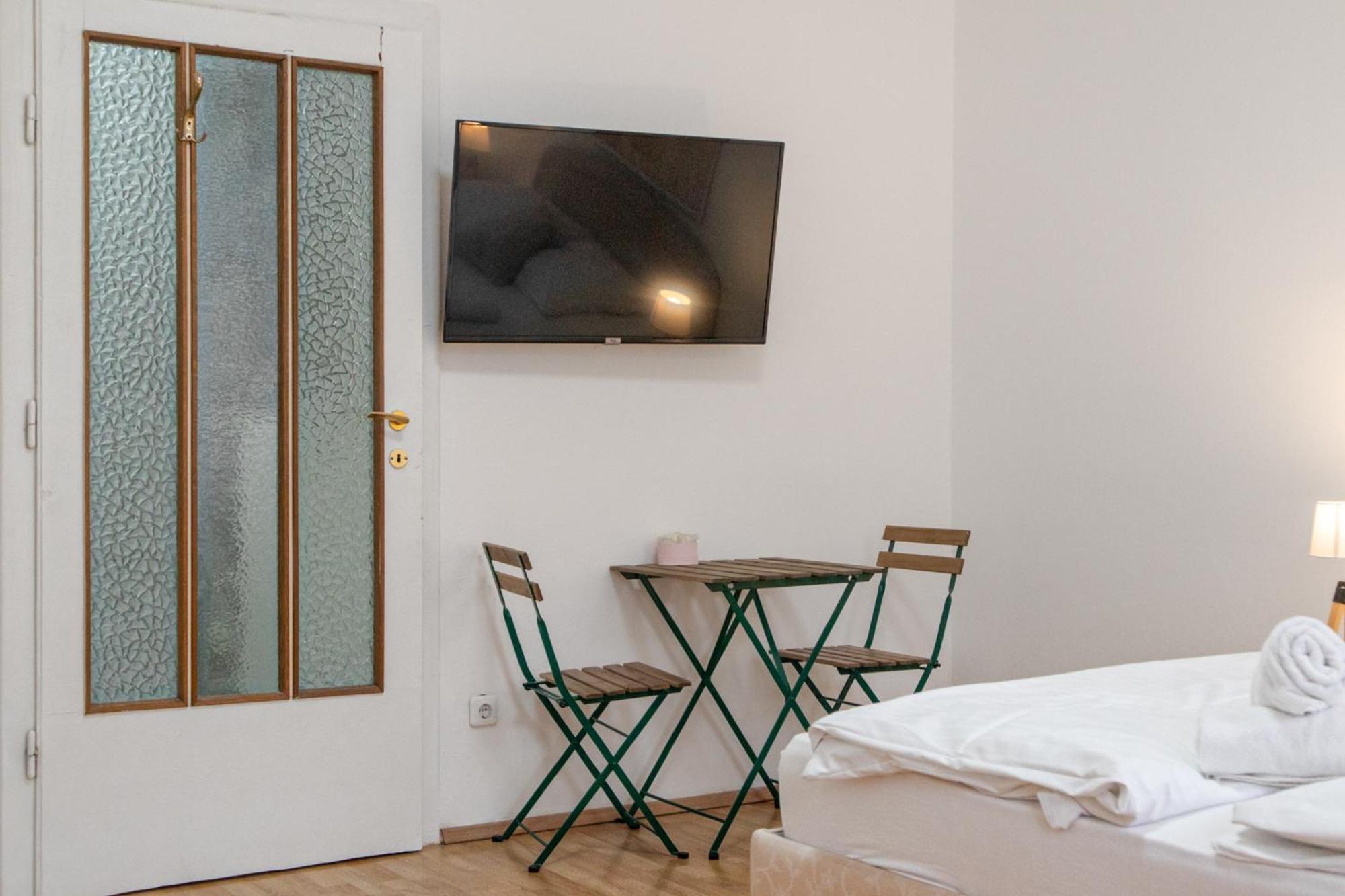 Budget City Stay - Near Wiener Stadthalle Ideal For Longstays Exterior photo