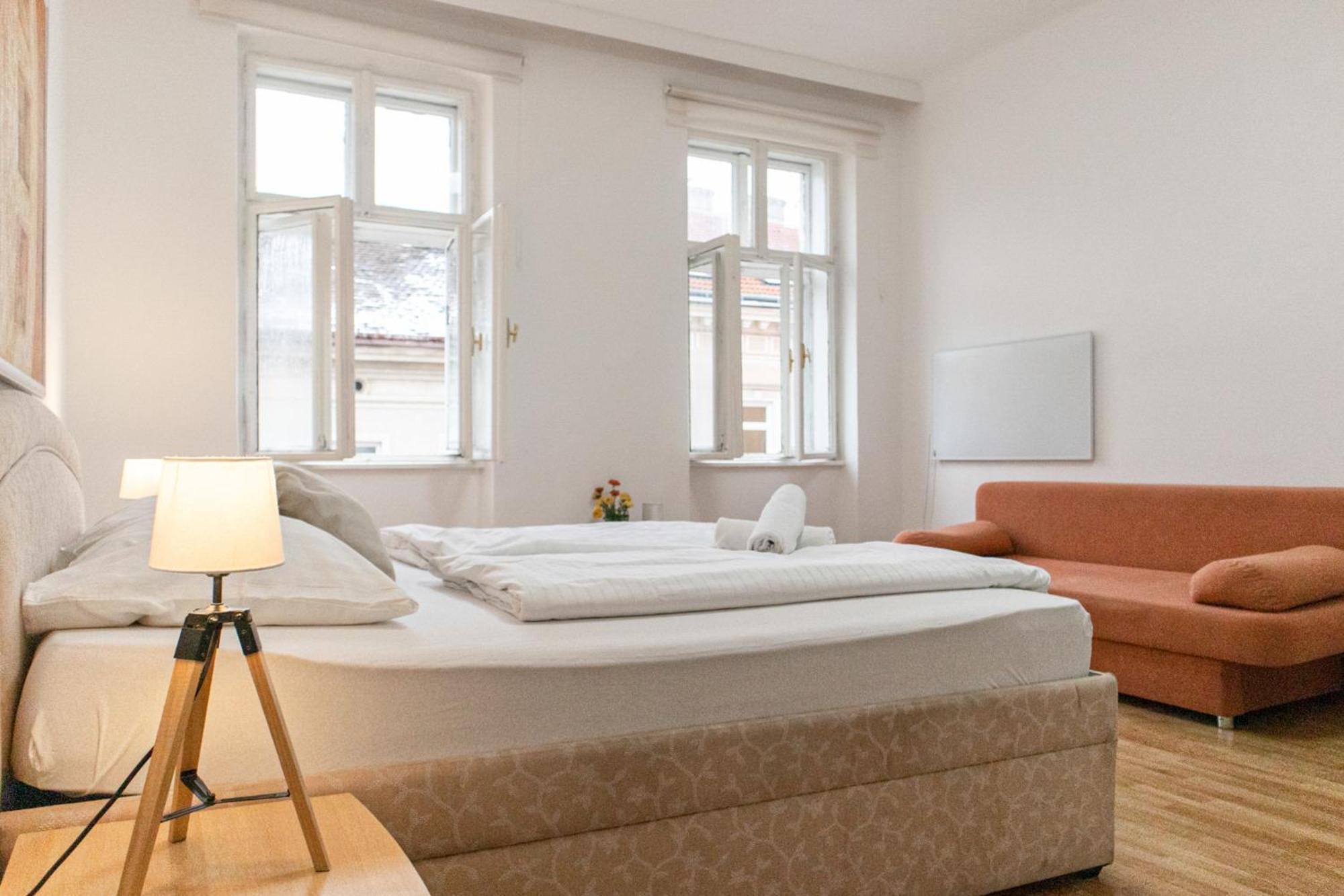 Budget City Stay - Near Wiener Stadthalle Ideal For Longstays Exterior photo